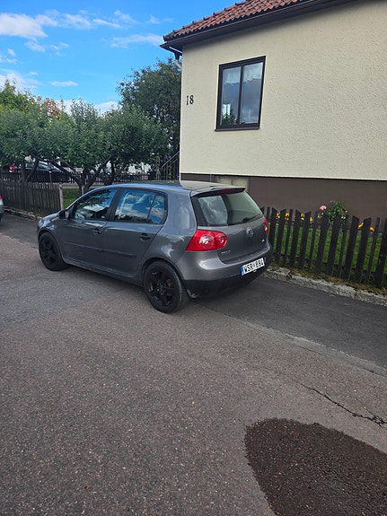 Volkswagen Golf V 3 of 4