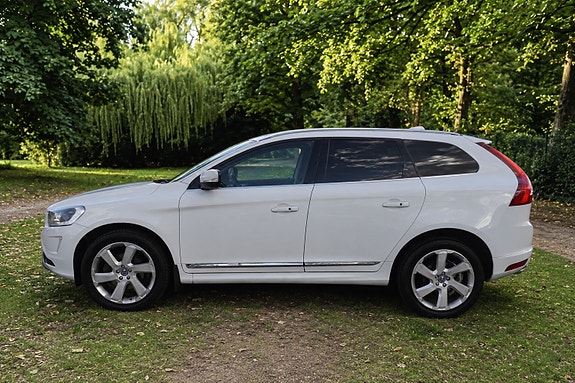 Volvo XC60 3 of 17