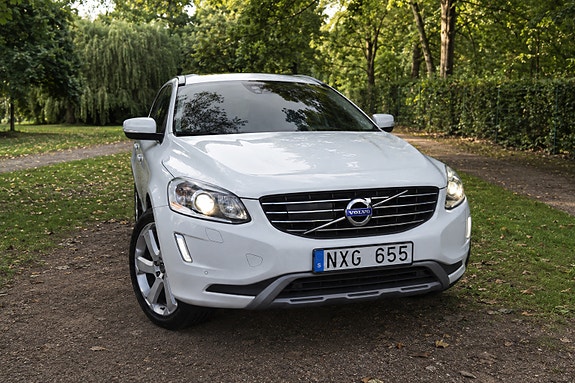 Volvo XC60 2 of 17