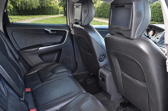 Volvo XC60 10 of 17