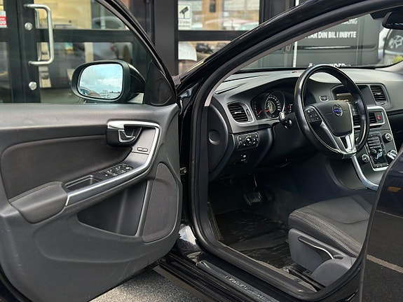 Volvo V60 7 of 25