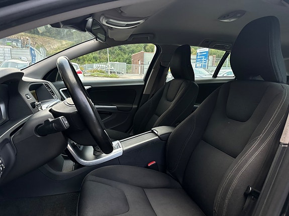 Volvo V60 8 of 25