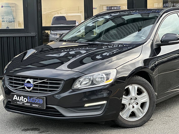 Volvo V60 2 of 25