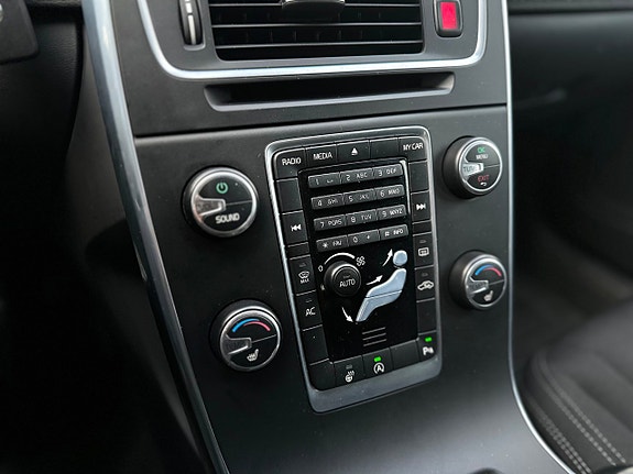 Volvo V60 14 of 25