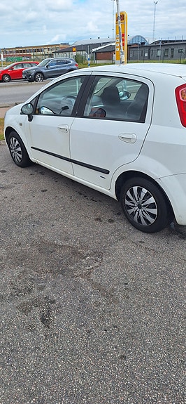 Fiat Grande Punto 4 of 5