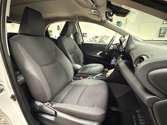 Toyota Yaris 12 of 28