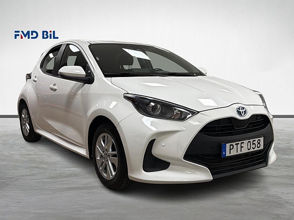 Toyota Yaris 4 of 28