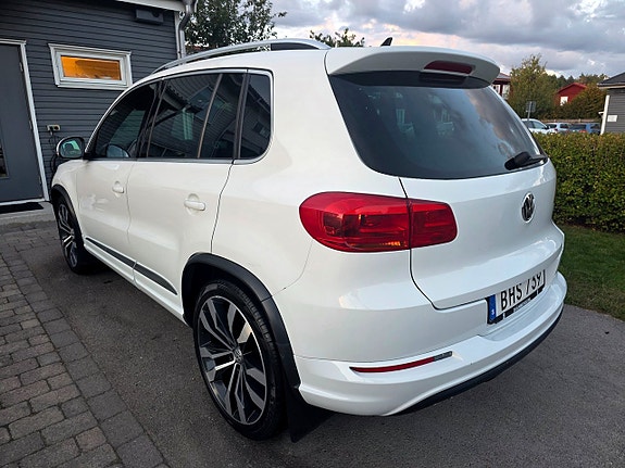 Volkswagen Tiguan 3 of 30