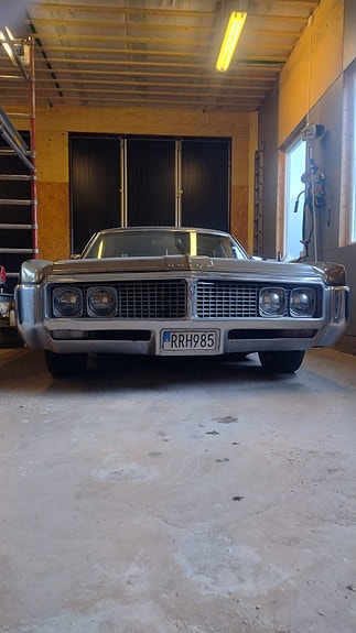 Buick Electra 225 2 of 10