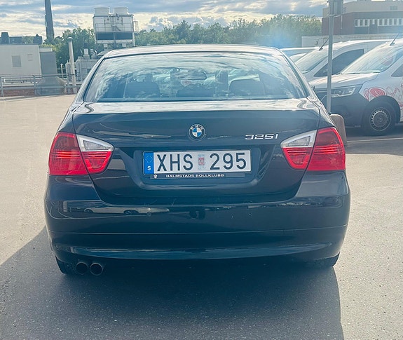 BMW 325i 4 of 8