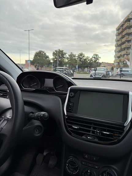 Peugeot 208 6 of 7