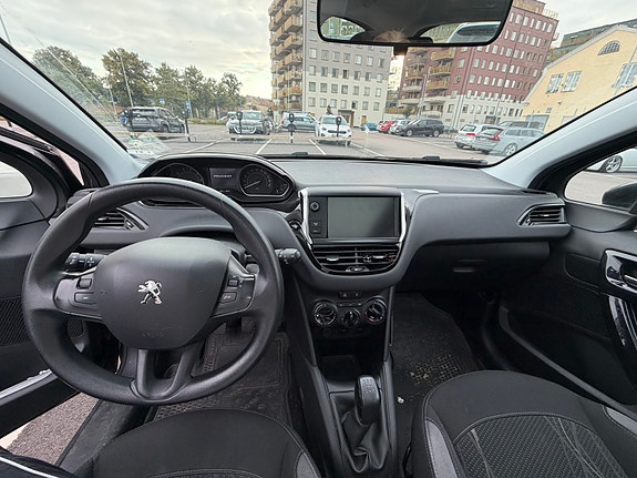 Peugeot 208 5 of 7