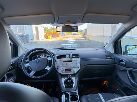 Ford Kuga 12 of 17