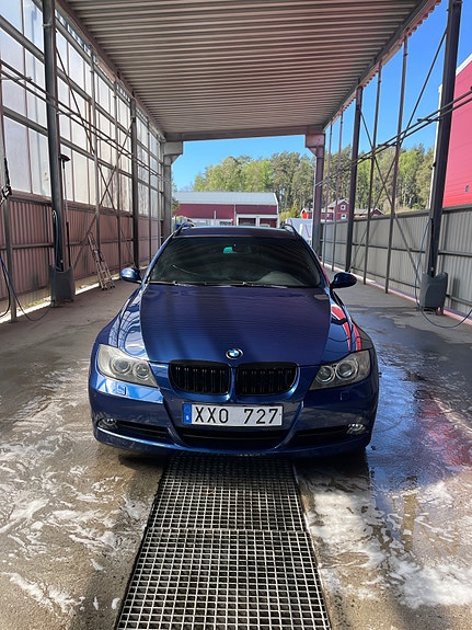 BMW 325i 2 of 10