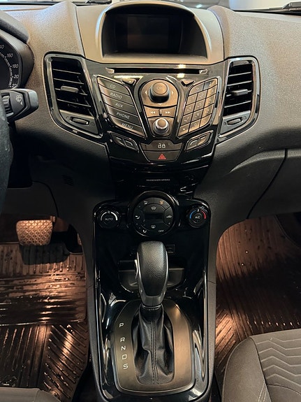 Ford Fiesta 12 of 18