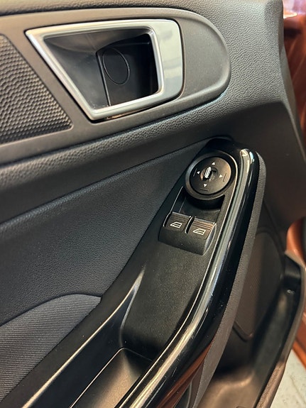 Ford Fiesta 14 of 18