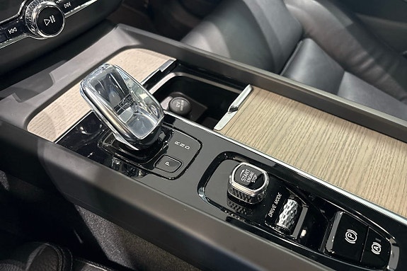 Volvo XC60 27 of 30