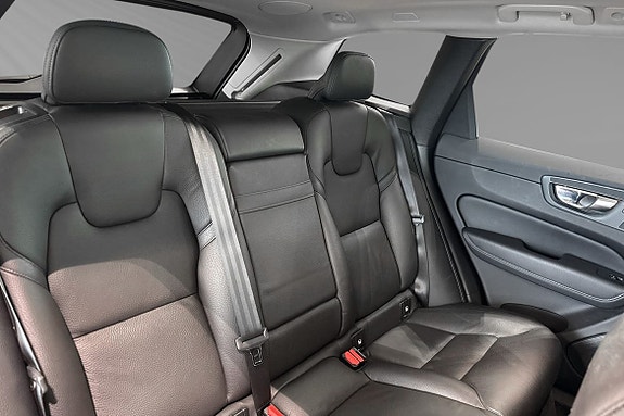 Volvo XC60 11 of 30