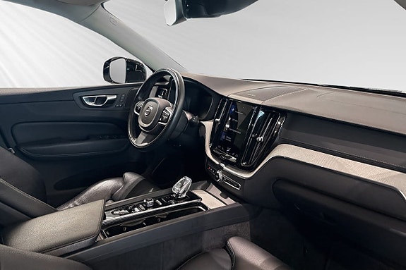 Volvo XC60 10 of 30