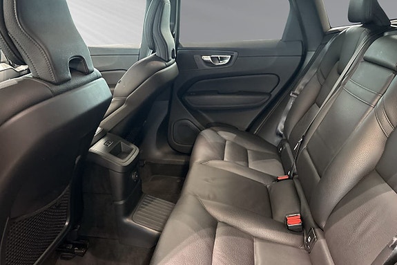 Volvo XC60 8 of 30