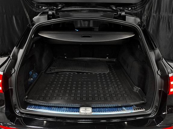 Mercedes-Benz E63 12 of 30