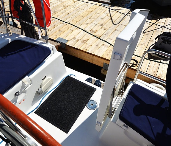 Beneteau Oceanis 343 18 of 24
