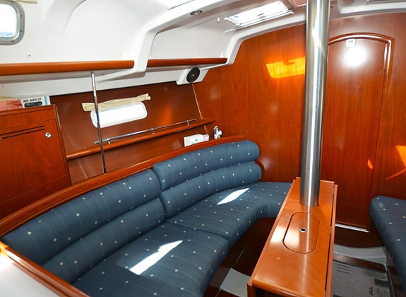 Beneteau Oceanis 343 22 of 24
