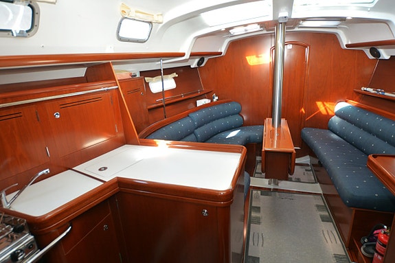 Beneteau Oceanis 343 21 of 24