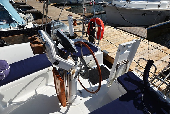 Beneteau Oceanis 343 17 of 24