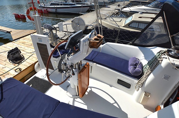 Beneteau Oceanis 343 16 of 24