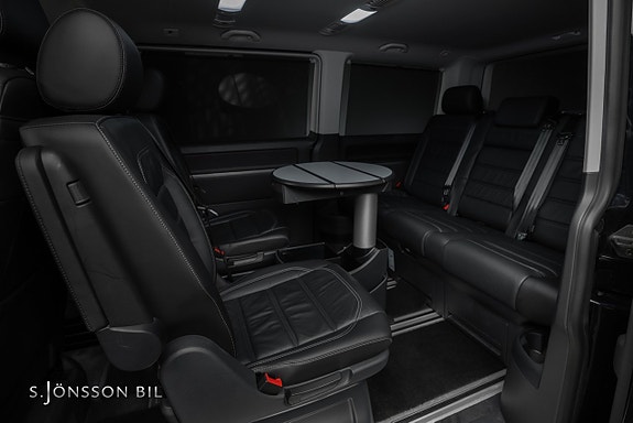 Volkswagen Multivan 8 of 17