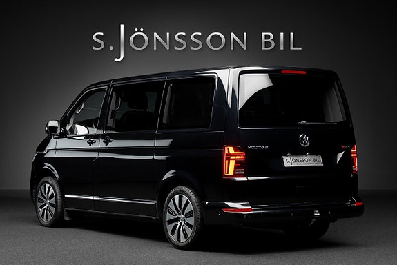 Volkswagen Multivan 2 of 17