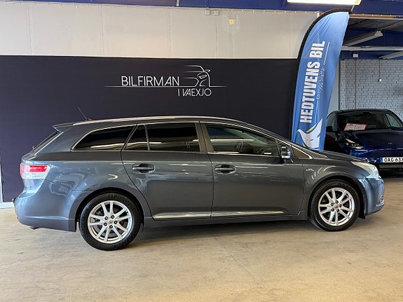 Toyota Avensis 2 of 22