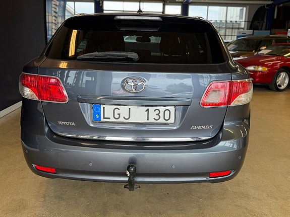 Toyota Avensis 6 of 22