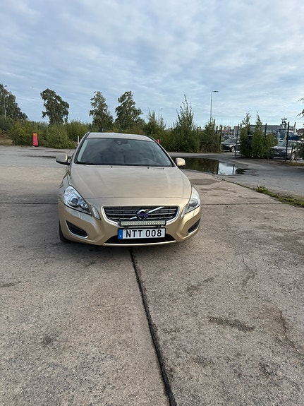 Volvo V60 5 of 10
