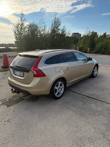 Volvo V60 4 of 10
