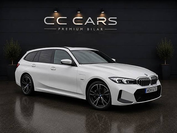 BMW 330e 3 of 17