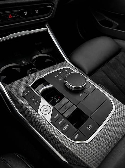BMW 330e 14 of 17
