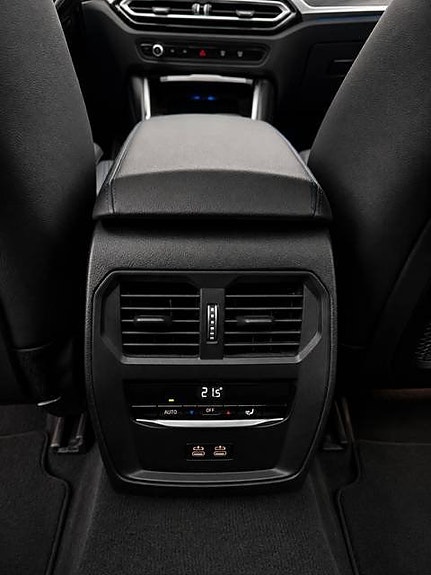 BMW 330e 16 of 17