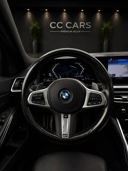 BMW 330e 11 of 17