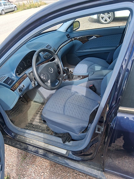 Mercedes-Benz E200 4 of 7