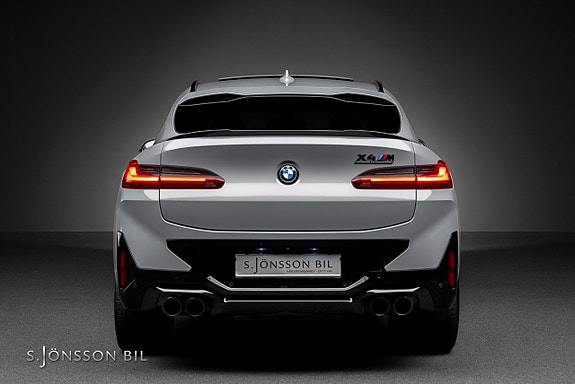BMW X4 M 6 of 26