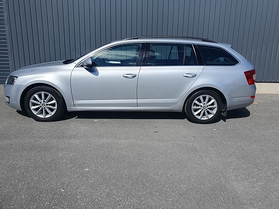 Skoda Octavia 2 of 5