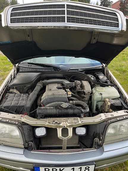 Mercedes-Benz C200 8 of 13