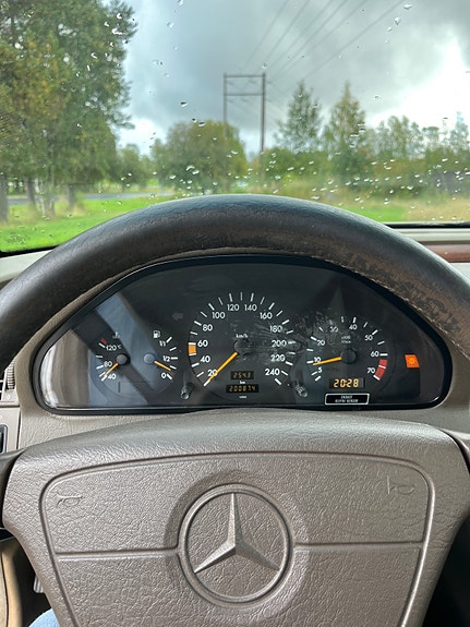 Mercedes-Benz C200 12 of 13