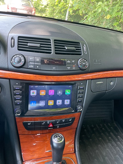 Mercedes-Benz E220 4 of 4