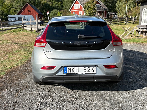 Volvo V40 4 of 6