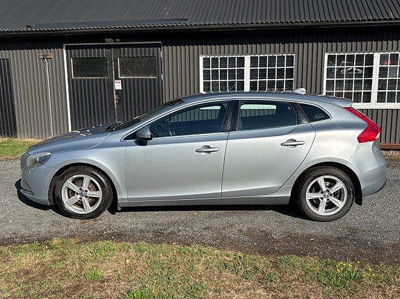 Volvo V40 3 of 6