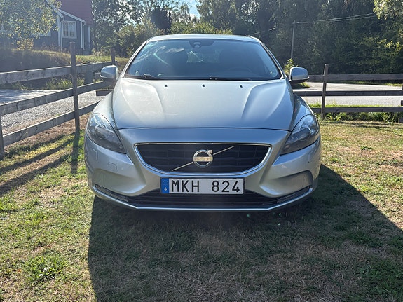 Volvo V40 2 of 6