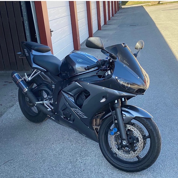 Yamaha YZF-R6 3 of 8